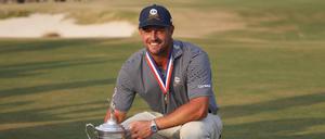 Bryson DeChambeau feiert seinen Triumph bei den US Open.