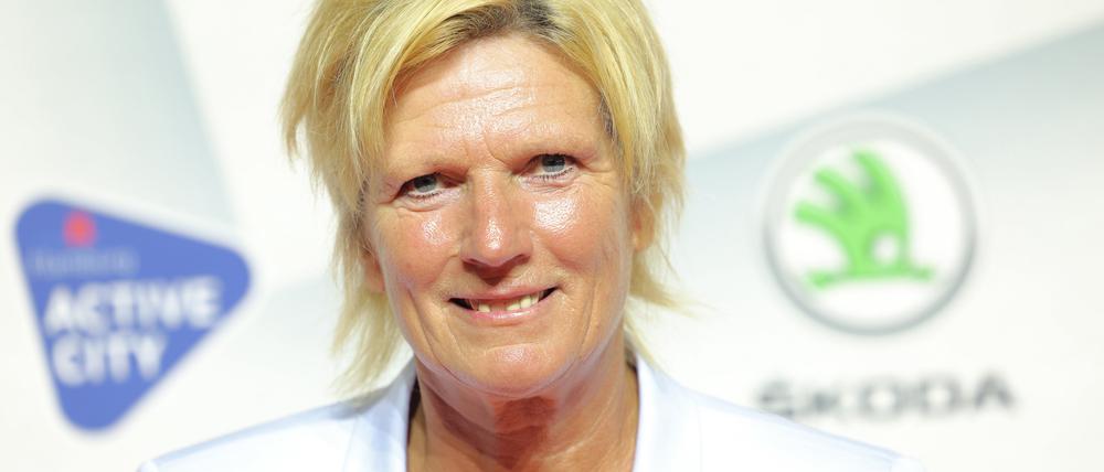 Claudia Neumann, 60, kommentiert ZDF-Übertragungen der Fußball-EM.