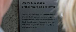 Eine Gedenkstele zum Volksaufstand in der DDR am 17. Juni 1953.