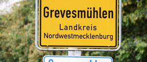 Den Ermittlern zufolge blieb das achtjährige Mädchen beim Vorfall in Grevesmühlen unverletzt.