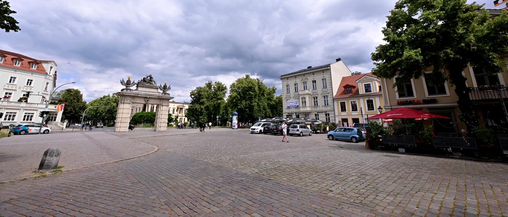 Kahl und unbelebt: Der Platz am Jägertor soll künftig grüner und attraktiver werden.