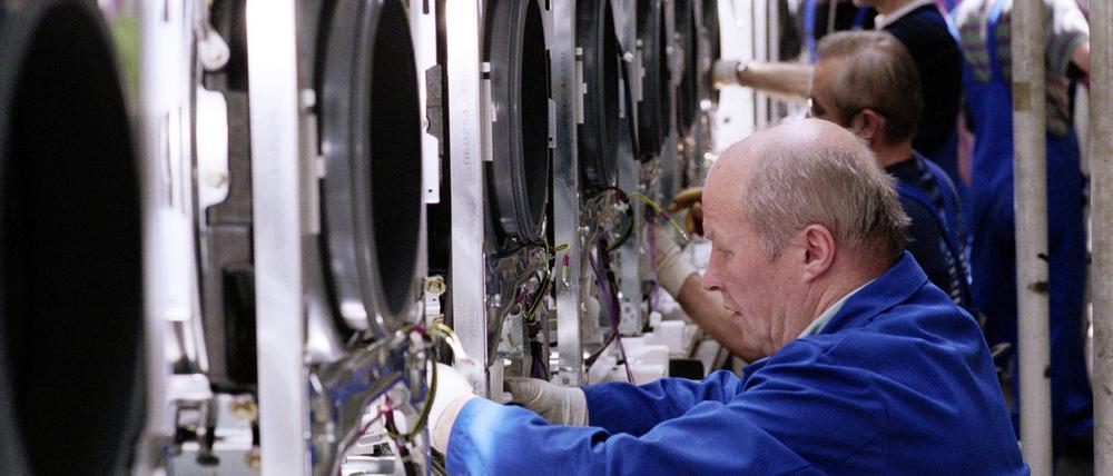 Arbeitsmarktexperten raten älteren Arbeitnehmern offen zu bleiben für die Zusammenarbeit mit Jüngeren, das Selbstbewusstsein nicht zu verlieren.
