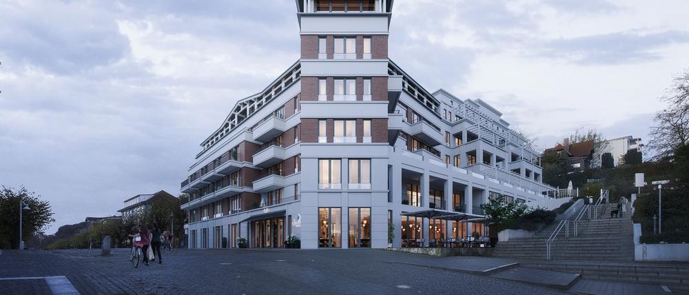 Das neue Suitenhotel soll 108 Apartments haben und im ersten Quartal 2023 fertig werden. Es hat mit sechs Stockwerken ein Stockwerk mehr und ca. 8200 qm Gesamtfläche. Es ist damit größer als das ehemalige Kurhaus, das nur 6000 qm Fläche hatte.  Das ehemalige Kurhaus Sellin hatte einen  Spa-Bereich von nur 100 qm. Das neue Gebäude verfügt über 800 qm. 