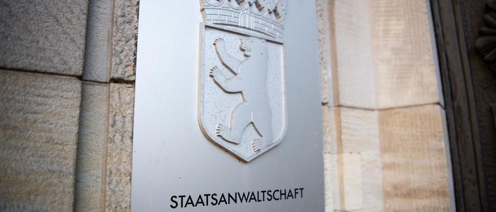 Das Schild mit der Aufschrift «Staatsanwaltschaft Berlin» am Eingang des Gerichts in Moabit.
