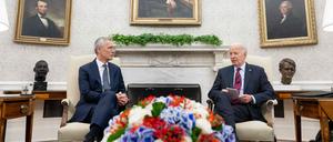 Nato-Generalsekretär Jens Stoltenberg (links) und US-Präsident Joe Biden.