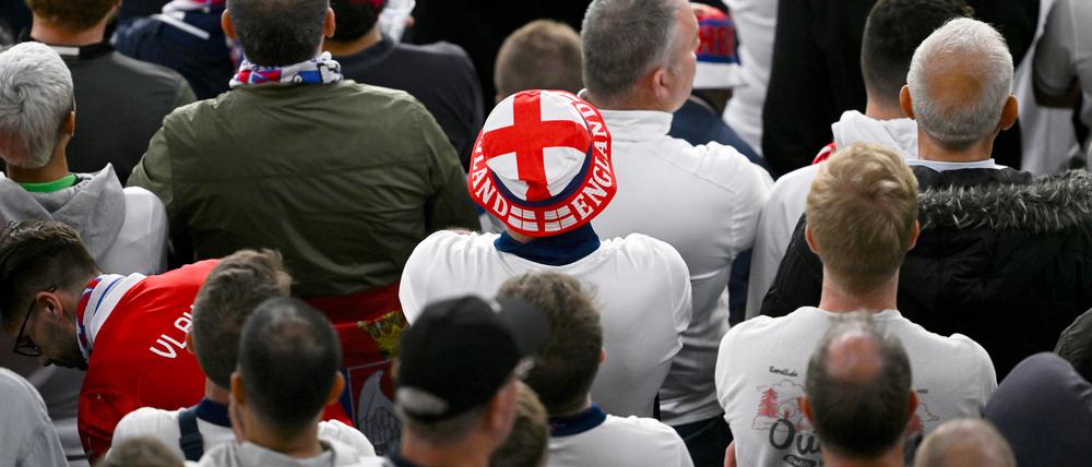 Englische Fans während des EM-Spiels gegen Serbien