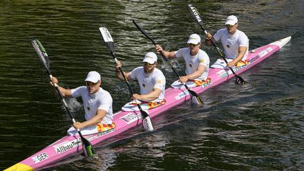 Jacob Schopf (2.v.r.) und der K4 bereiten sich auf den Saisonhöhepunkt Olympische Spiele vor. 