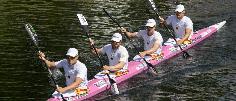 Jacob Schopf (2.v.r.) und der K4 bereiten sich auf den Saisonhöhepunkt Olympische Spiele vor. 