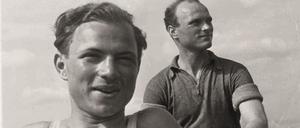 Ausstellung "Das Leben festhalten. Fotoalben jüdischer Familien im Schatten des Holocausts",Erich und Hugo-Kurt Chotzen beim Rudern in Teupitz