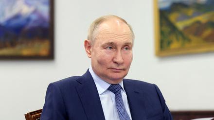 Russlands Präsident Wladimir Putin bei einem Termin in der Stadt Jakutsk, Russland, 18. Juni 2024.
