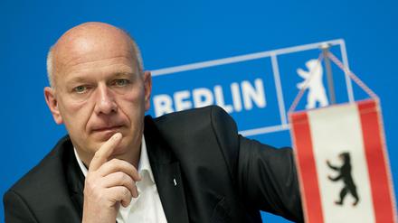 Kai Wegner (CDU), Regierender Bürgermeister von Berlin, kommt zum Bahngipfel von Berlin und Brandenburg ins Rote Rathaus.