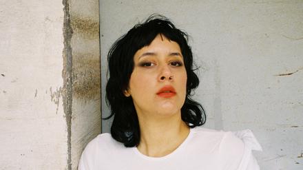 Auf ihrem Debütalbum singt Güner Künier erstmals auf Türkisch.
