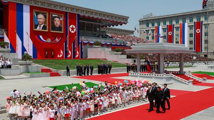Der erste offizielle Staatsbesuch seit 24 Jahren: Russlands Präsident Wladimir Putin zu Besuch bei Nordkoreas Diktator Kim Jong Un in Pjöngjang.