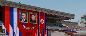 Der erste offizielle Staatsbesuch seit 24 Jahren: Russlands Präsident Wladimir Putin zu Besuch bei Nordkoreas Diktator Kim Jong Un in Pjöngjang.