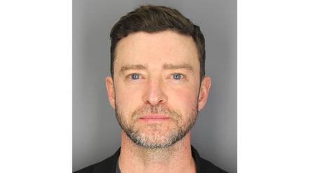HANDOUT - 18.06.2024, USA, Sag Harbor: Dieses vom Sag Harbor Police Department zur Verfügung gestellte Polizeifoto zeigt den US-Sänger Justin Timberlake. Timberlake (43) ist alkoholisiert hinter dem Steuer eines Autos erwischt und vorübergehend in Polizeigewahrsam genommen worden. Foto: Sag Harbor Police Department/dpa - ACHTUNG: Nur zur redaktionellen Verwendung und nur mit vollständiger Nennung des vorstehenden Credits +++ dpa-Bildfunk +++