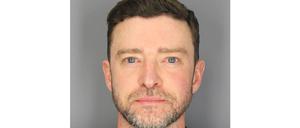 HANDOUT - 18.06.2024, USA, Sag Harbor: Dieses vom Sag Harbor Police Department zur Verfügung gestellte Polizeifoto zeigt den US-Sänger Justin Timberlake. Timberlake (43) ist alkoholisiert hinter dem Steuer eines Autos erwischt und vorübergehend in Polizeigewahrsam genommen worden. Foto: Sag Harbor Police Department/dpa - ACHTUNG: Nur zur redaktionellen Verwendung und nur mit vollständiger Nennung des vorstehenden Credits +++ dpa-Bildfunk +++