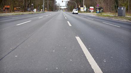 Auf der Heerstraße in Berlin-Spandau kam es am Dienstagabend zu einem schweren Unfall.