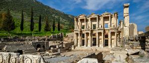Die Ruinen der historischen Bibliothek von Ephesus: Wer es sich leisten kann, konnte hier bislang abends ein exklusives Abendessen genießen. 