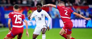 England gewinnt das Gruppenspiel gegen Serbien 1:0.
