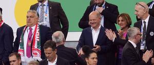 Der ungarische Premier Viktor Orbán neben Bundeskanzler Olaf Scholz