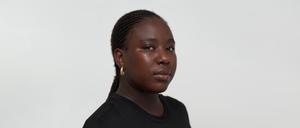 Die angolisch-südafrikanische Künstlerin Helena Uambembe war in den vergangenen sechs Monaten als DAAD-Stipendiatin in Berlin und bleibt erstmal in der Stadt. 