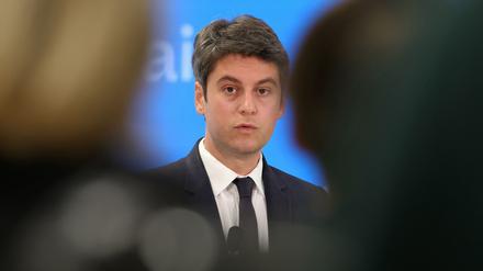 Frankreichs Premierminister Gabriel Attal hält eine Rede während einer Pressekonferenz.