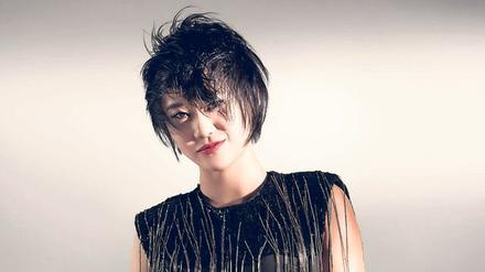 Yuja Wang. Die Bühne betritt sie gerne auf
High Heels und im hochgeschlitzten Kleid.