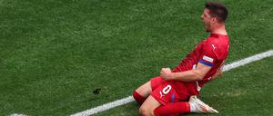 Luka Jovic jubelt über seinen späten Treffer.
