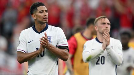 Zufrieden sieht anders aus:  die englischen Spieler Jude Bellingham (l.) und Jarrod Bowen. 