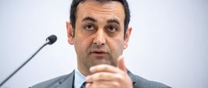 Bijan Djir-Sarai, FDP Generalsekretär, spricht bei einer Pressekonferenz nach der FDP Präsidiumssitzung.  