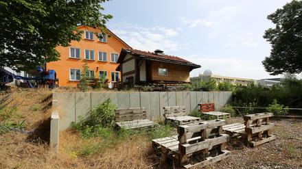 Jugendareal mit Bauhütte in der Karl-Liebknecht-Straße 27/28 in Potsdam-Golm.