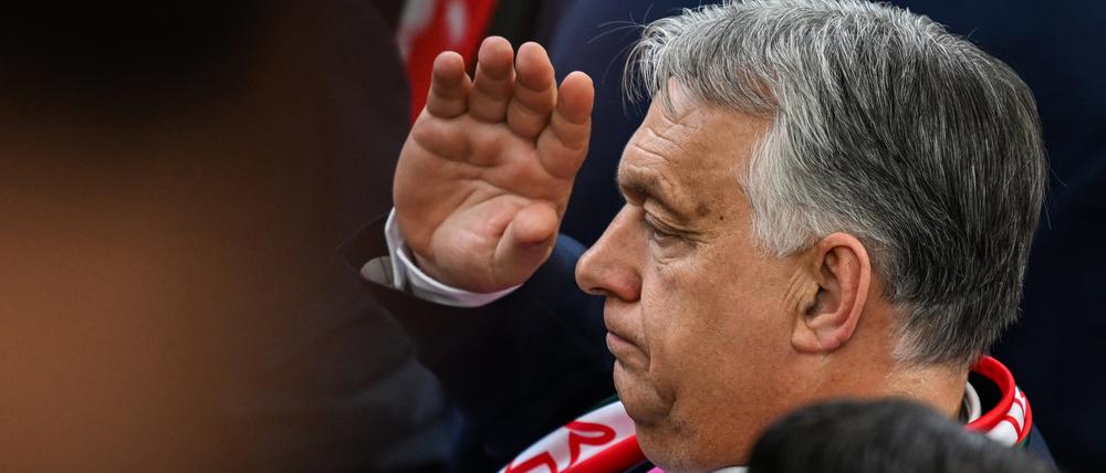 19.06.2024, Stuttgart: Fußball: Viktor Orban verfolgt das EM-Spiel Deutschland - Ungarn im Stadion.