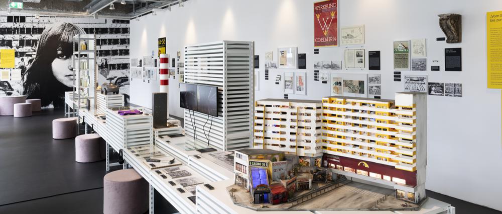 Wohnmaschine mit Fans. Das NKZ am Kottbusser Tor steht am Anfang der Ausstellung „Profitopolis oder der Zustand der Stadt“.