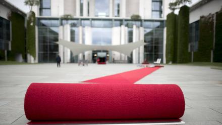 Der rote Teppich wird nur für Staatsgäste ausgerollt, nicht für den Einzug des nächsten Bundeskanzlers.