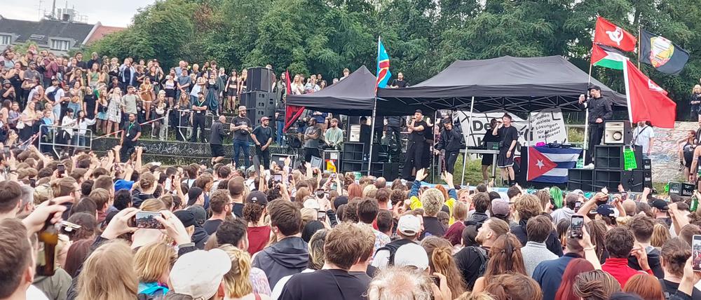 „Görlitzer Park“ im Görli: Die Berliner Rapper K.I.Z. traten am Freitagabend an dem Ort auf, der ihrem neuen Album seinen Namen gegeben hat.