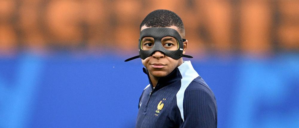 Kylian Mbappé muss mit Maske spielen.