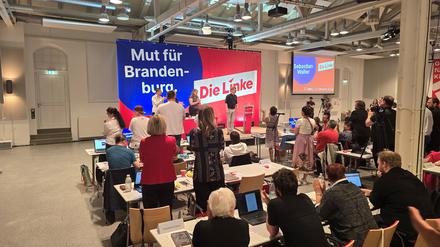 Stehende Ovationen für Linke-Chef Sebastian Walter 