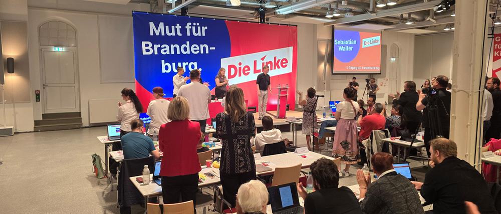 Stehende Ovationen für Linke-Chef Sebastian Walter 