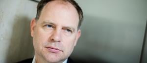 ARCHIV - 13.04.2023, Berlin: Christoph Meyer, Landesvorsitzender der FDP-Berlin, steht vor einem Interview mit der Deutschen Presse-Agentur im Gebäude der Landesgeschäftsstelle. (zu dpa: «FDP-Chef Meyer: Solide Basis für die Wahlen 2025») Foto: Christoph Soeder/dpa +++ dpa-Bildfunk +++