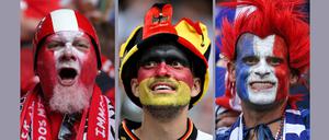In ihren Nationalfarben geschminkte Fußballfans bei der EM 2024.