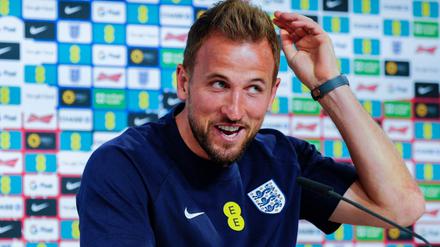 Eine kuriose Pressekonferenz in Thüringen – ein Journalist macht Harry Kane ein außergewöhnliches Angebot.