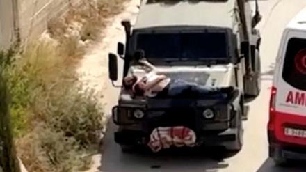 Screenshot aus einem der Videos, die den verwundeten Palästinenser auf einem Jeep zeigen.