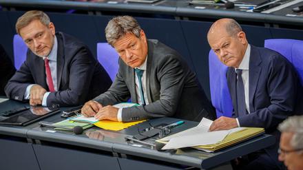 Finanzminister Lindner, Wirtschaftsminister Habeck und Bundeskanzler Scholz Anfang Juni auf der Regierungsbank im Bundestag.