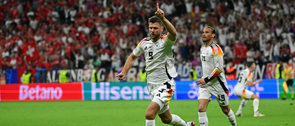 Niclas Füllkrug feiert das späte 1:1 gegen die Schweiz.