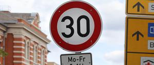 Tempo 30 in der kompletten Potsdamer Innenstadt? Viele Verkehrsschilder könnten dann abgebaut werden.