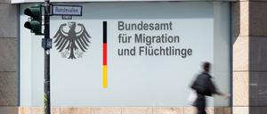 Im Jahr 2024 ist die Zahl der Asylanträge in Deutschland deutlich zurückgegangen.