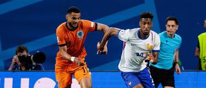 Kingsley Coman (r.) im Zweikampf mit Cody Gakpo (Niederlande), hofft auf mehr Einsatzzeit im nächsten EM-Spiel gegen Polen.