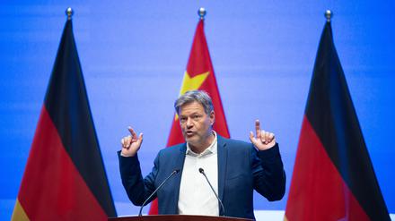 Robert Habeck (Bündnis 90/Die Grünen), Bundesminister für Wirtschaft und Klimaschutz, spricht während einer Rede an der Zhejiang Universität im Rahmen eines Besuchs in der Volksrepublik China.