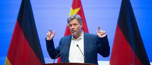 Robert Habeck (Bündnis 90/Die Grünen), Bundesminister für Wirtschaft und Klimaschutz, spricht während einer Rede an der Zhejiang Universität im Rahmen eines Besuchs in der Volksrepublik China.