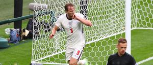 Harry Kane (l.) erzielte bei der EM vor drei Jahren das 2:0 gegen Deutschland.